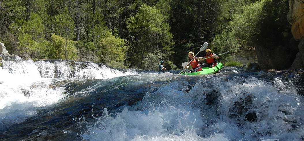 Aguas bravas en el Alto Tajo, en kayak